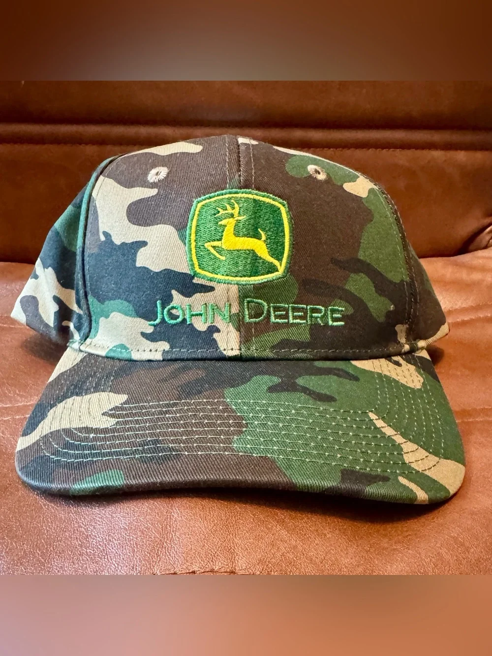 John Deere Camoflauge Green Logo Patch SnapBack Hat. Cotton. OSFM. NWT
